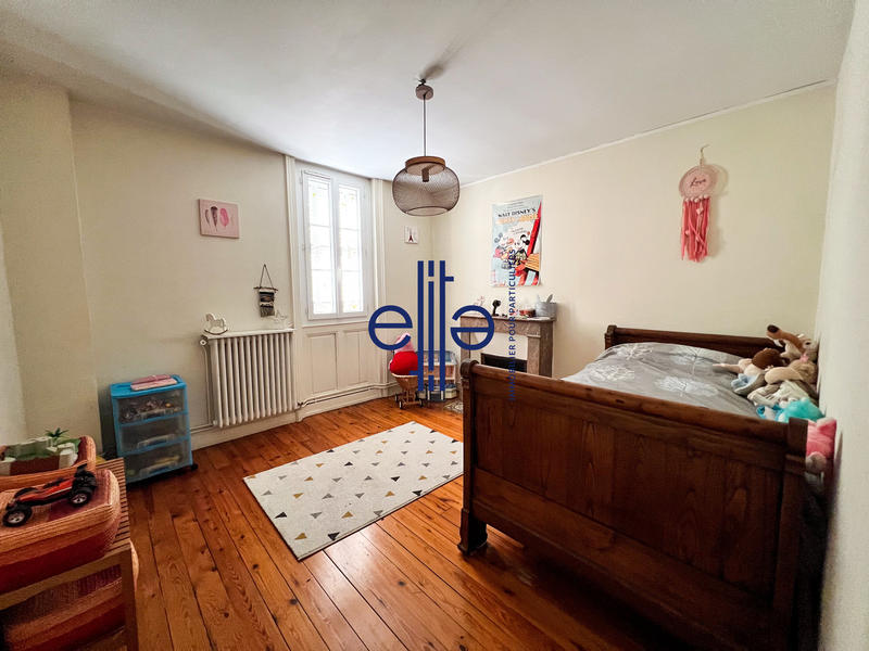 Maison - 204 m² - 9 pièces