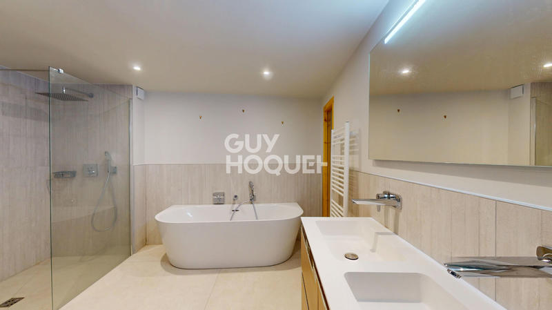 Appartement - 249 m² - 5 pièces