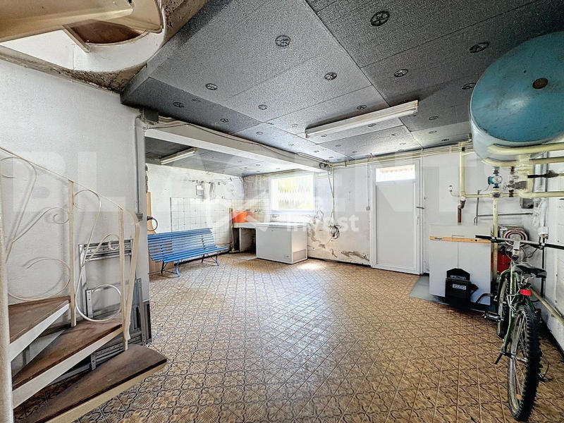 Maison - 284 m² - 13 pièces