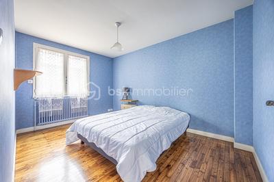 Maison - 93 m² - 7 pièces