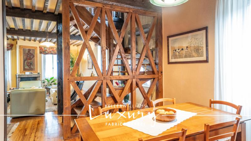 Maison - 326 m² - 11 pièces