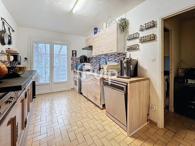 Immeuble - 273 m² - 15 pièces