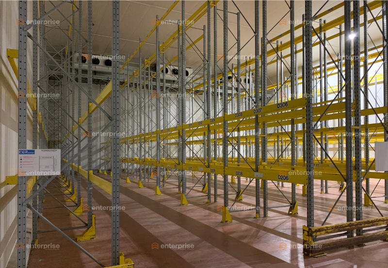 Entrepôt - 1 524 m²