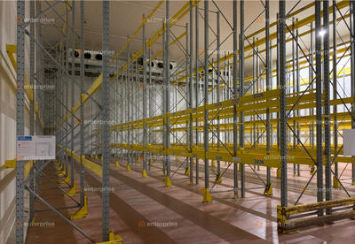 Entrepôt - 1 524 m²