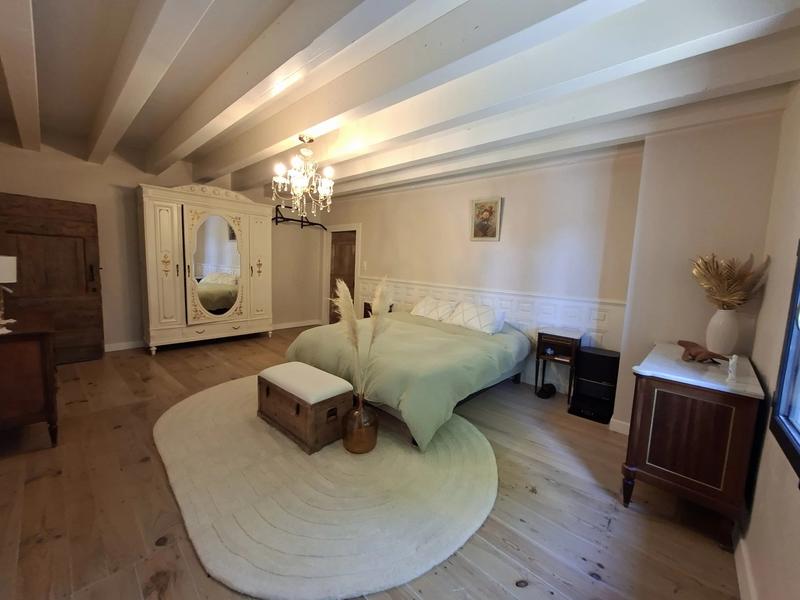 Propriété - 331 m²