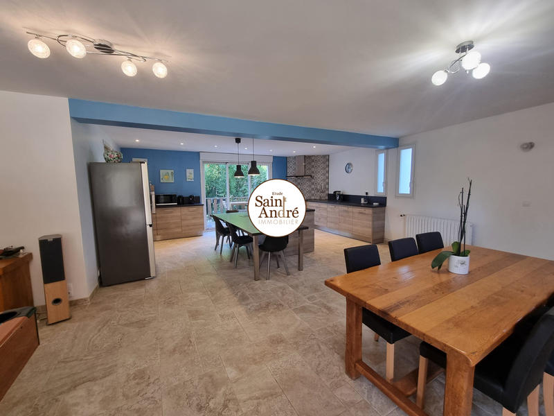 Maison - 256 m² - 8 pièces