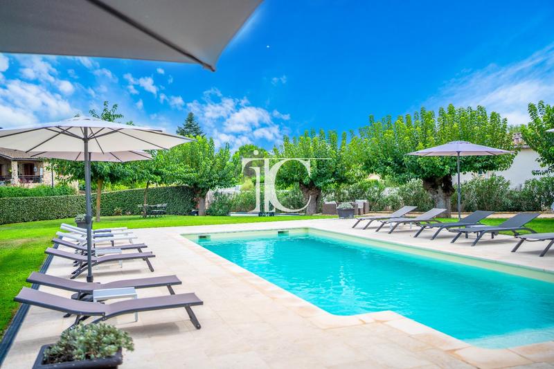 Maison - 537 m² - 12 pièces