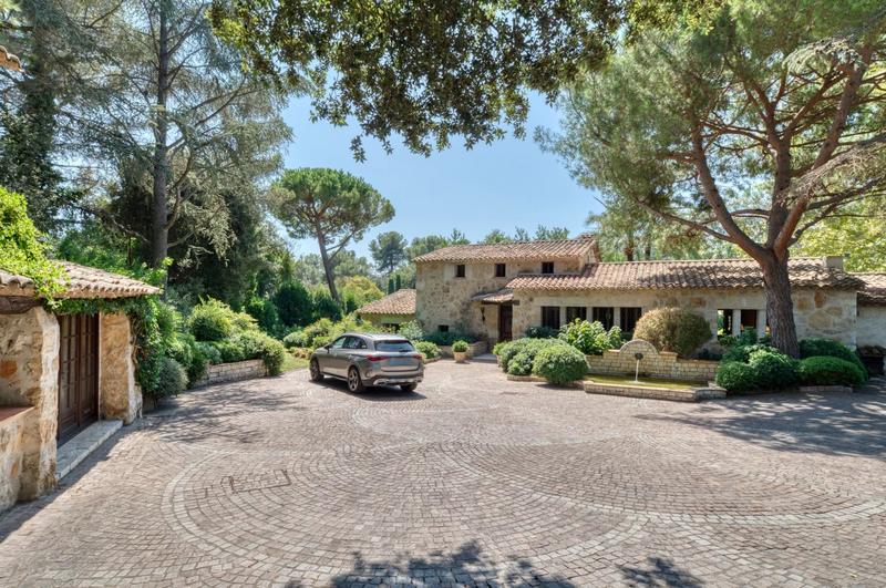 Villa - 300 m² - 9 pièces