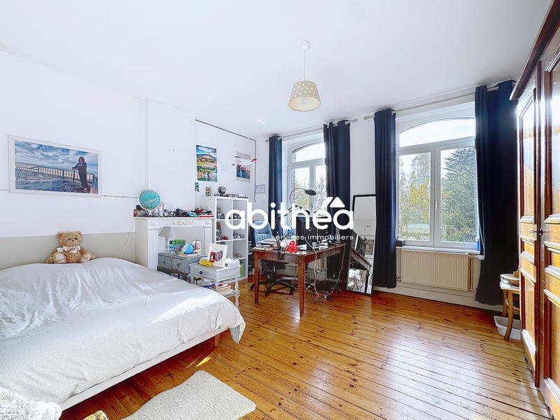 Maison - 327 m² - 9 pièces