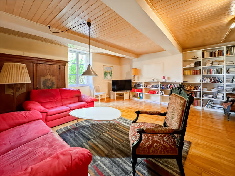 Maison - 234 m² - 9 pièces