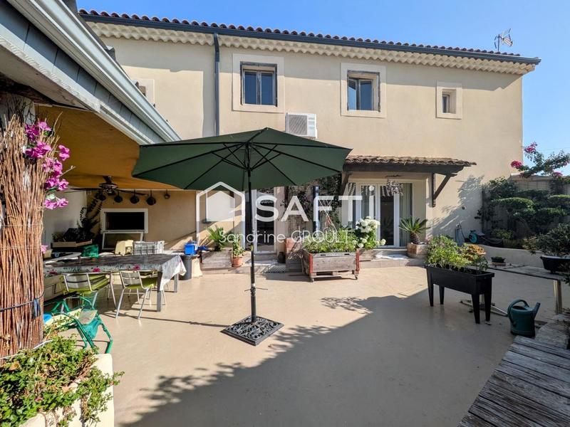 Maison - 250 m² - 10 pièces