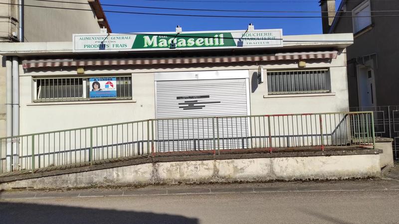 Magasins - 140 m² - 3 pièces