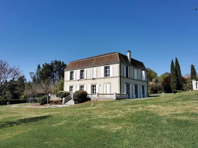 Maison de maîtres - 320 m² - 10 pièces