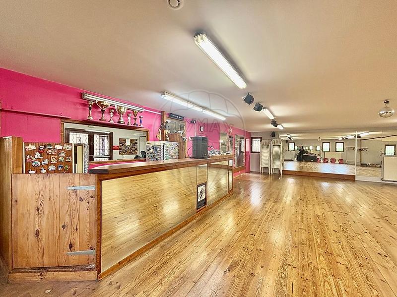 Local commercial - 281 m² - 4 pièces