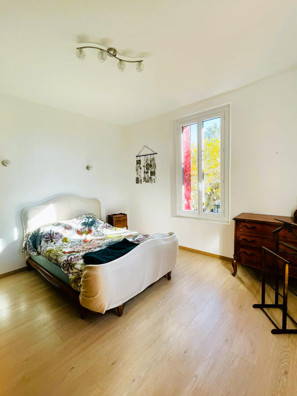 Maison - 239 m² - 7 pièces