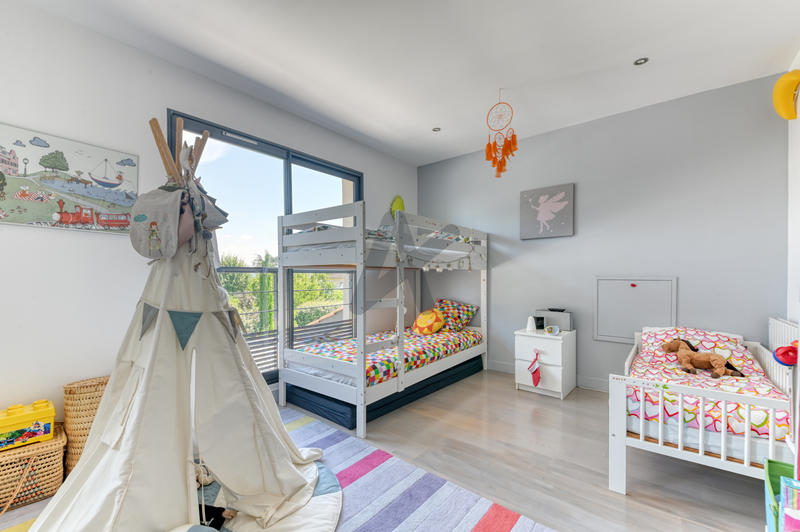 Maison - 217 m² - 6 pièces