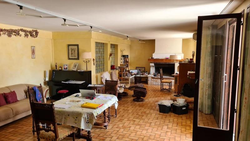 Maison - 300 m² - 12 pièces