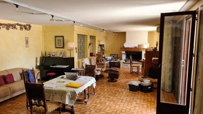 Maison - 300 m² - 12 pièces