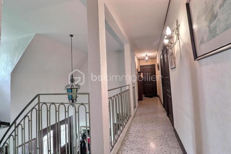 Maison traditionnelle - 187 m² - 7 pièces