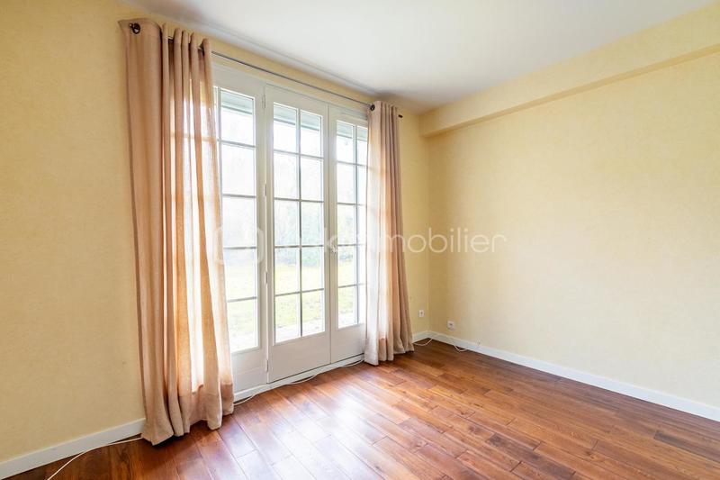 Maison - 243 m² - 8 pièces