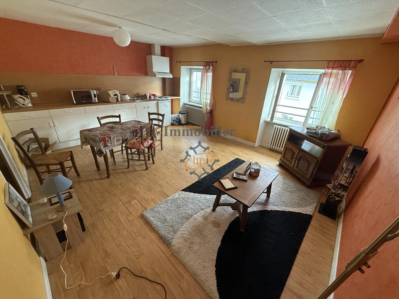 Maison - 275 m² - 3 pièces