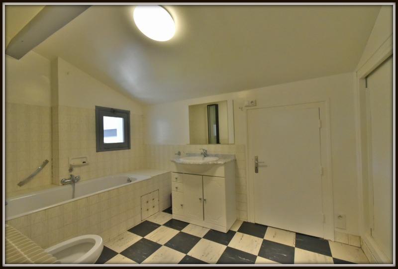 Maison - 266 m² - 9 pièces