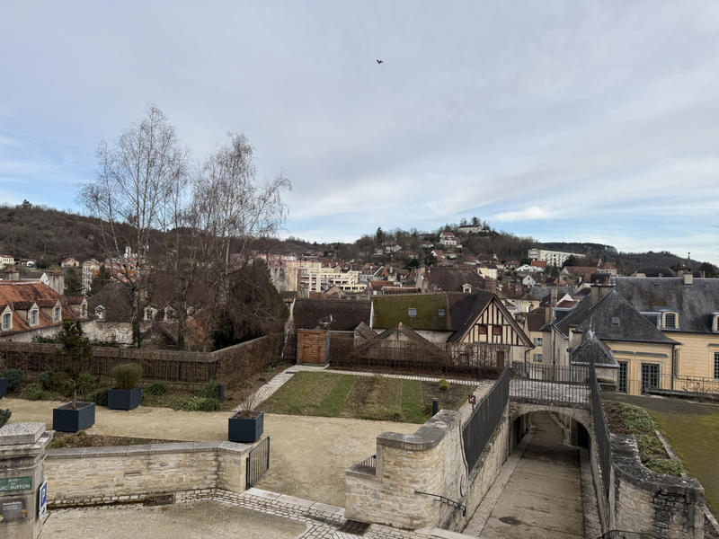 Maison - 180 m² - 9 pièces