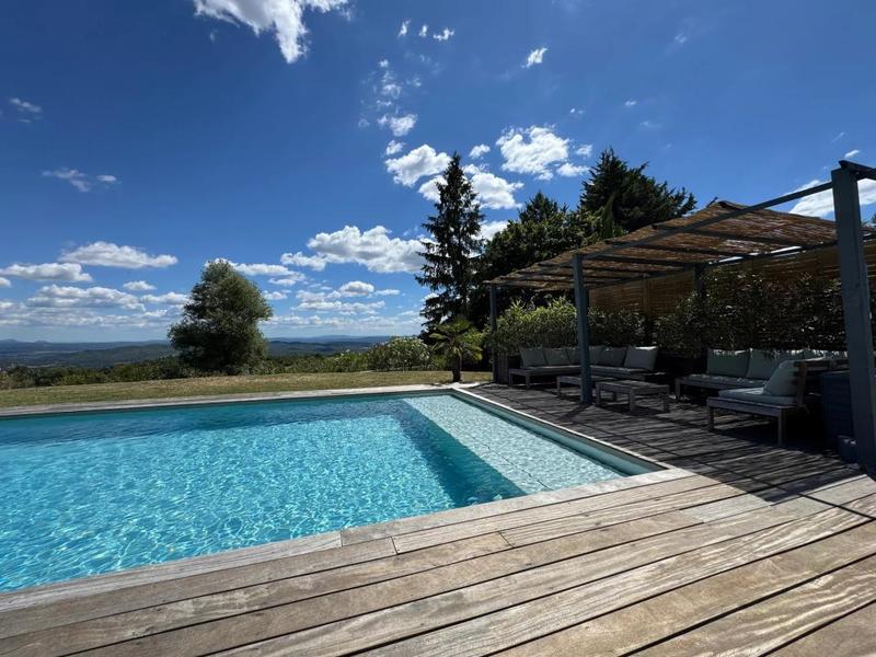 Maison - 187 m² - 7 pièces