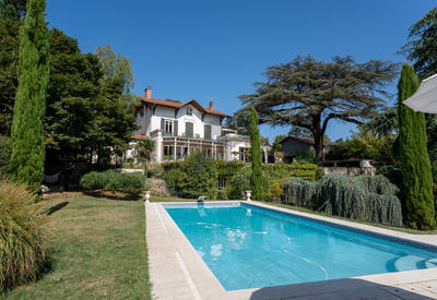 Propriété - 382 m² - 7 pièces