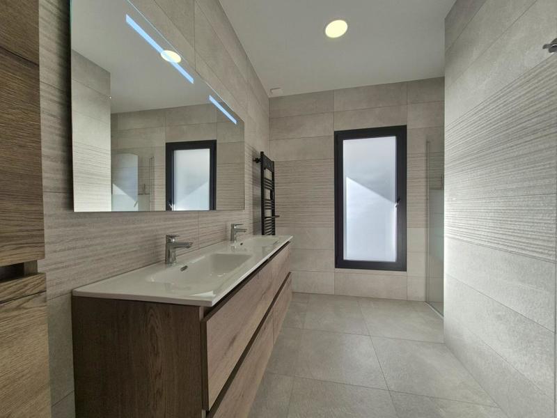 Maison - 232 m² - 6 pièces