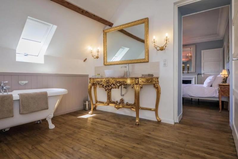 Maison chambre d'hôtes - 217 m² - 8 pièces