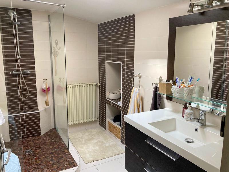 Maison - 225 m² - 9 pièces