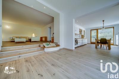 Maison - 227 m² - 8 pièces