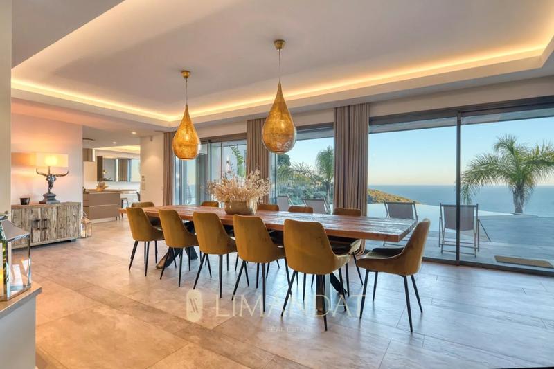 Villa - 484 m² - 12 pièces