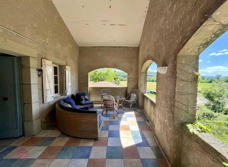 Propriété - 420 m² - 12 pièces