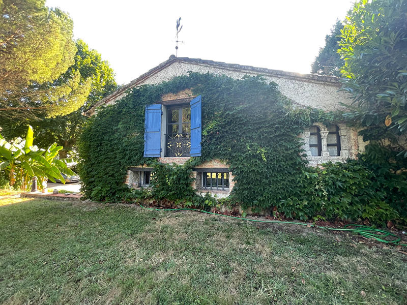 Maison - 220 m² - 6 pièces