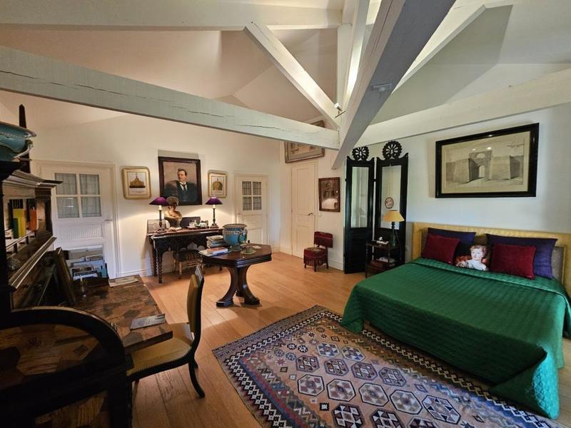 Demeure - 802 m² - 15 pièces