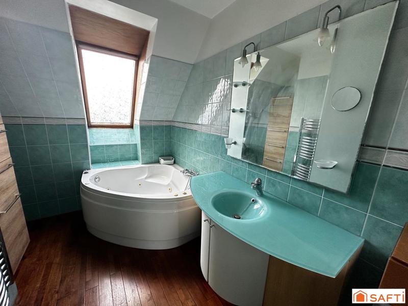 Maison - 209 m² - 8 pièces