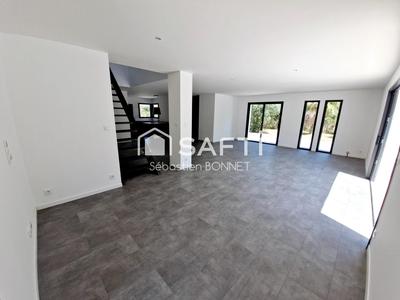 Maison - 152 m² - 8 pièces