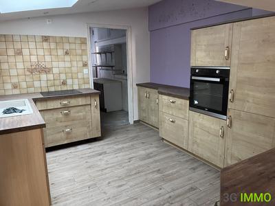 Maison - 240 m² - 8 pièces