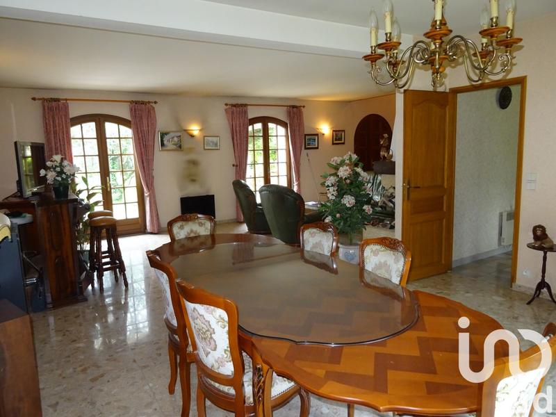 Maison - 205 m² - 9 pièces