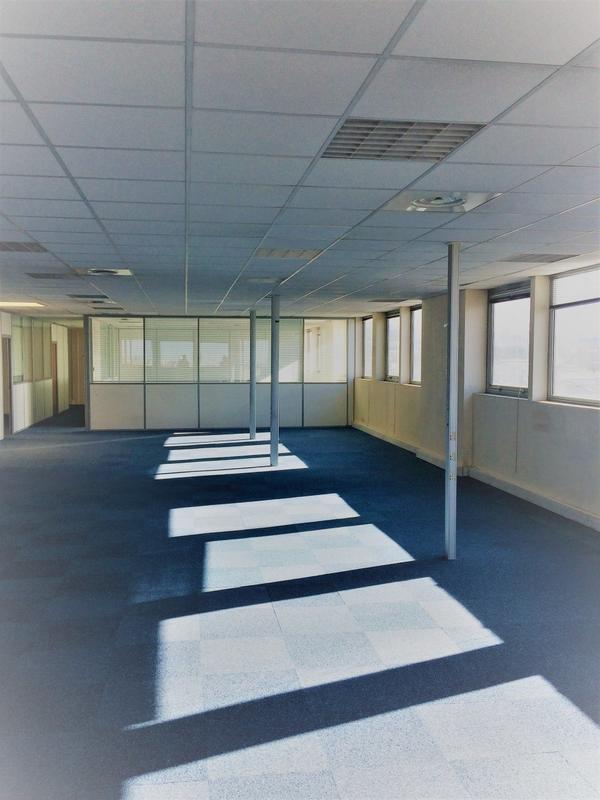 Bureau - 3 700 m²
