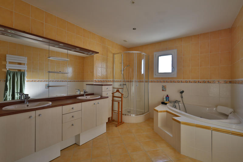 Maison - 200 m² - 4 pièces