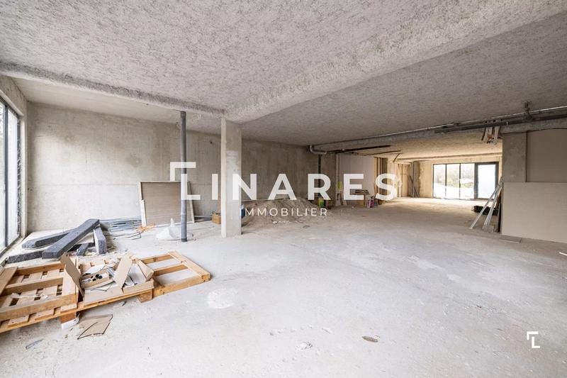 Local commercial - 145 m² - 1 pièce