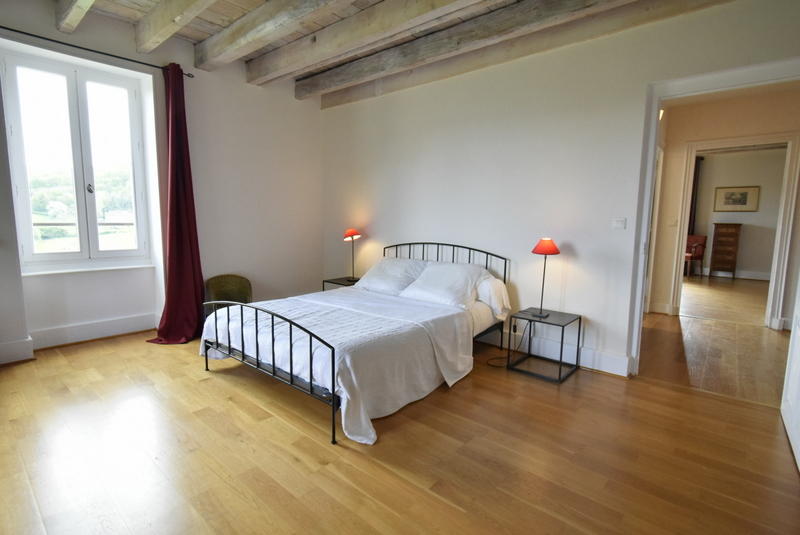 Maison - 330 m² - 10 pièces