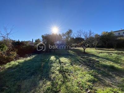 Terrain constructible - 719 m²