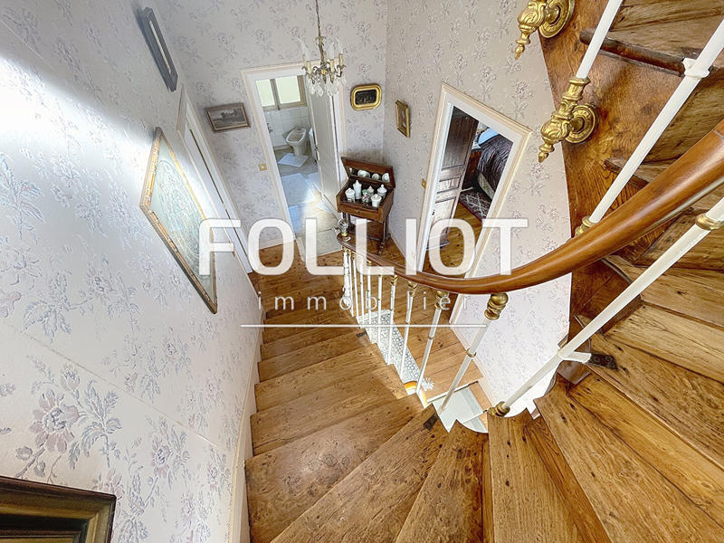 Maison - 200 m² - 8 pièces