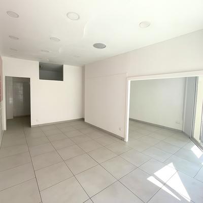 Local commercial - 50 m² - 4 pièces