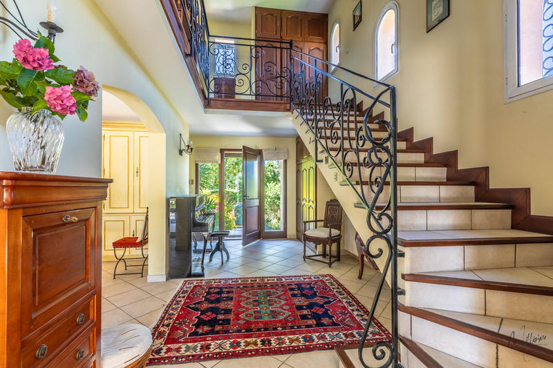 Maison - 219 m² - 5 pièces