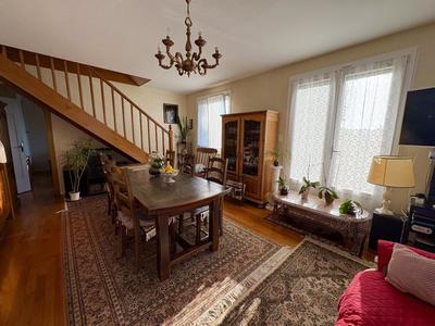 Maison - 234 m² - 10 pièces